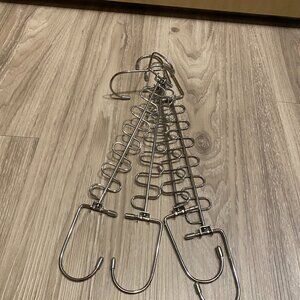 Clothing Hangers to Maximize Closet Space